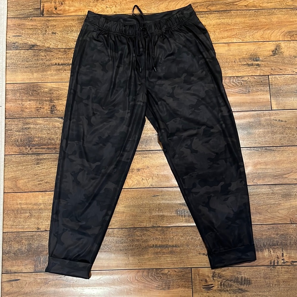 Lululemon camo jogger pants.